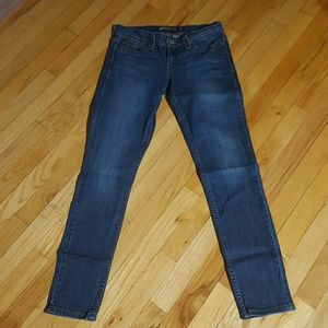 🔴👖$39 Levis Demi Curve Low Rise Skinnys👖🔴